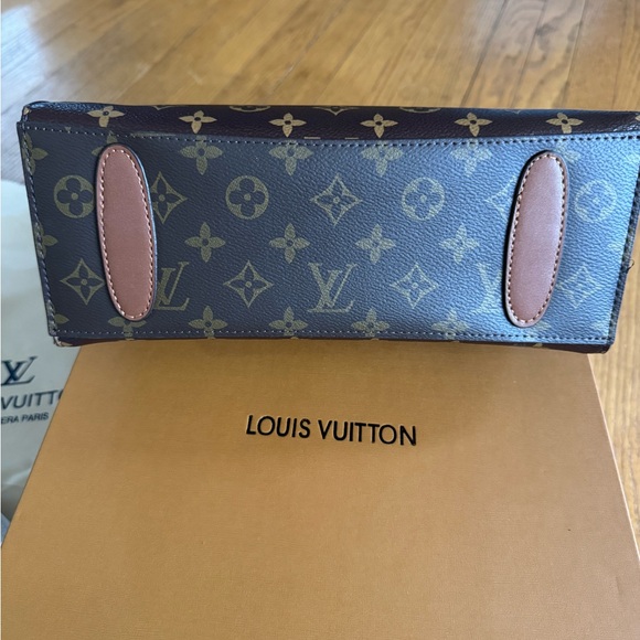 Designer style tote bag, new in box. - Picture 4 of 10